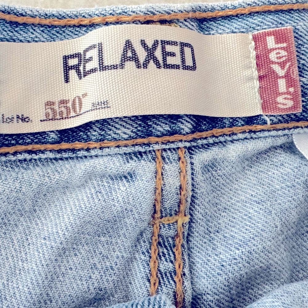 Levi's 550 Relaxed Blue Jean Shorts Frayed Hem Women’s 12 Cut offs - Picture 5 of 7